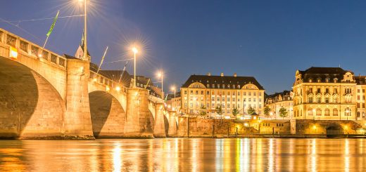 Stadt Basel bei Nacht